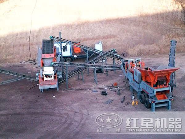 可移動破碎站多臺聯(lián)機(jī)作業(yè) 可移動破碎站多臺聯(lián)機(jī)作業(yè)