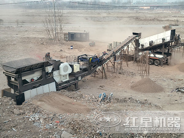 移動顎破機(jī)+移動反擊破工作現(xiàn)場 移動顎破機(jī)+移動反擊破工作現(xiàn)場