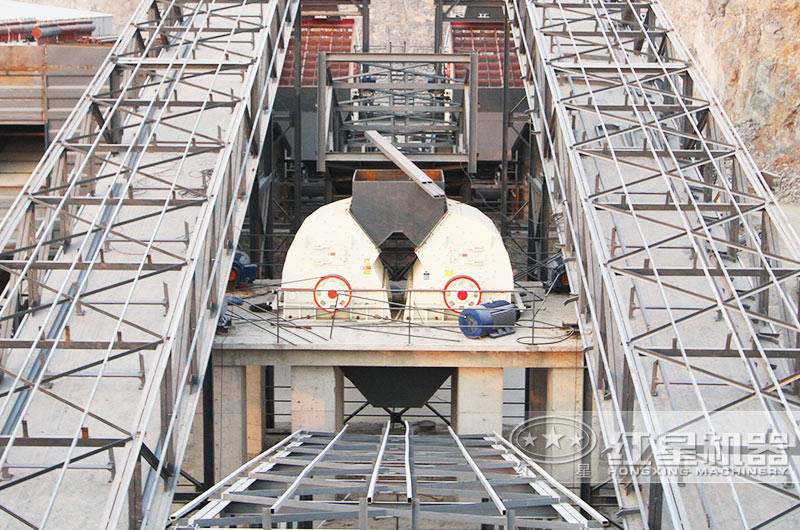 石英砂錘式破碎機工作現(xiàn)場 石英砂錘式破碎機工作現(xiàn)場