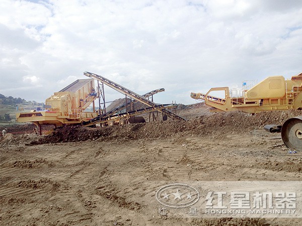 靈活移動(dòng)型的石英砂制砂生產(chǎn)線現(xiàn)場(chǎng) 靈活移動(dòng)型的石英砂制砂生產(chǎn)線現(xiàn)場(chǎng)