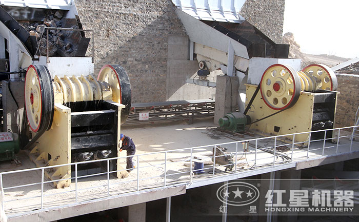 河北時(shí)產(chǎn)230噸石灰?guī)r破碎現(xiàn)場(chǎng) 河北時(shí)產(chǎn)230噸石灰?guī)r破碎現(xiàn)場(chǎng)