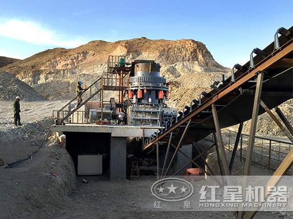 土石圓錐破碎機(jī)破碎作業(yè)現(xiàn)場(chǎng) 土石圓錐破碎機(jī)破碎作業(yè)現(xiàn)場(chǎng)