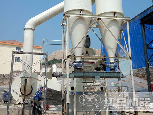 溶渣磨粉機生產(chǎn)現(xiàn)場 溶渣磨粉機生產(chǎn)現(xiàn)場