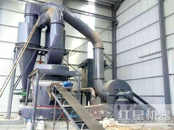 白云石雷蒙磨粉機(jī)工作現(xiàn)場(chǎng) 白云石雷蒙磨粉機(jī)工作現(xiàn)場(chǎng)