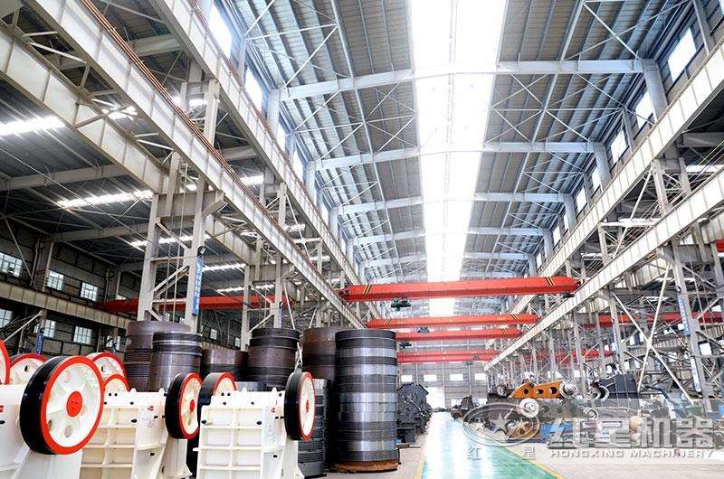 紅星大型設備生產車間，保障設備質量