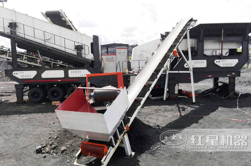 輪胎移動顎破機+輪胎移動反擊破，時產200噸石頭破碎生產線現場 