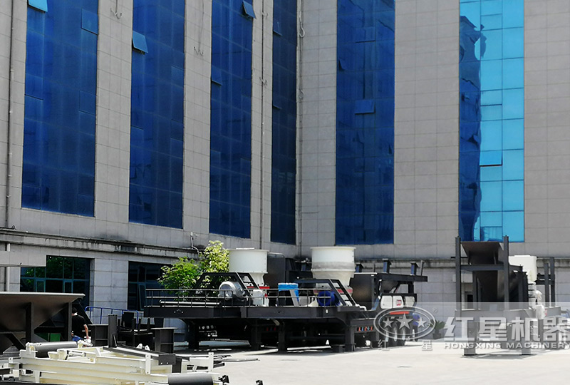 輪胎移動圓錐細(xì)碎機(jī) 輪胎移動圓錐細(xì)碎機(jī)