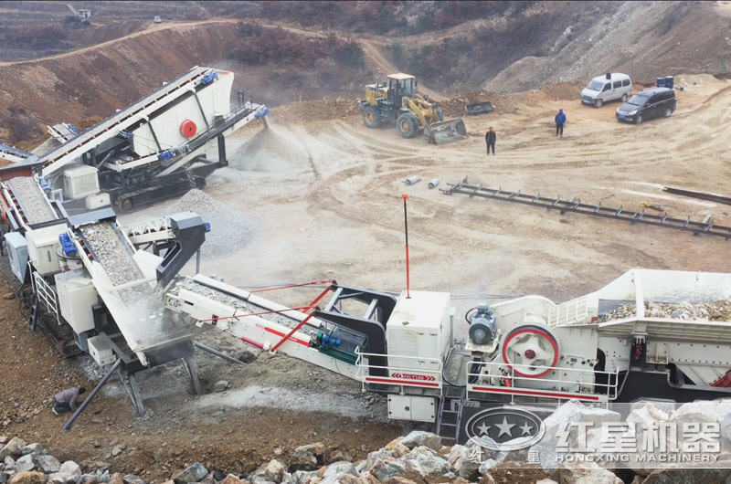 河南履帶移動(dòng)破碎機(jī)作業(yè)現(xiàn)場(chǎng) 河南履帶移動(dòng)破碎機(jī)作業(yè)現(xiàn)場(chǎng)