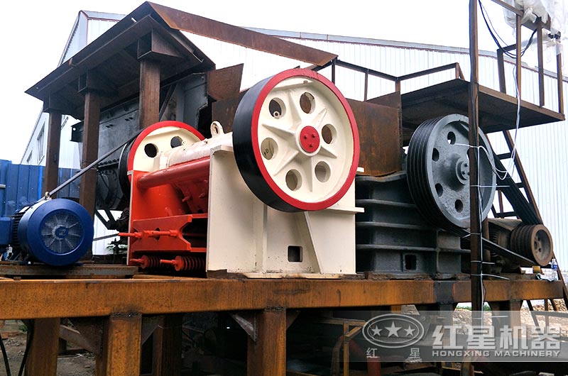 鄂式細破碎機作業現場圖 鄂式細破碎機作業現場圖