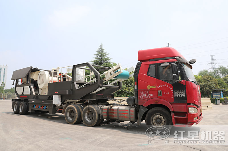 小型移動(dòng)破碎機(jī)直接開(kāi)往客戶現(xiàn)場(chǎng) 小型移動(dòng)破碎機(jī)直接開(kāi)往客戶現(xiàn)場(chǎng)