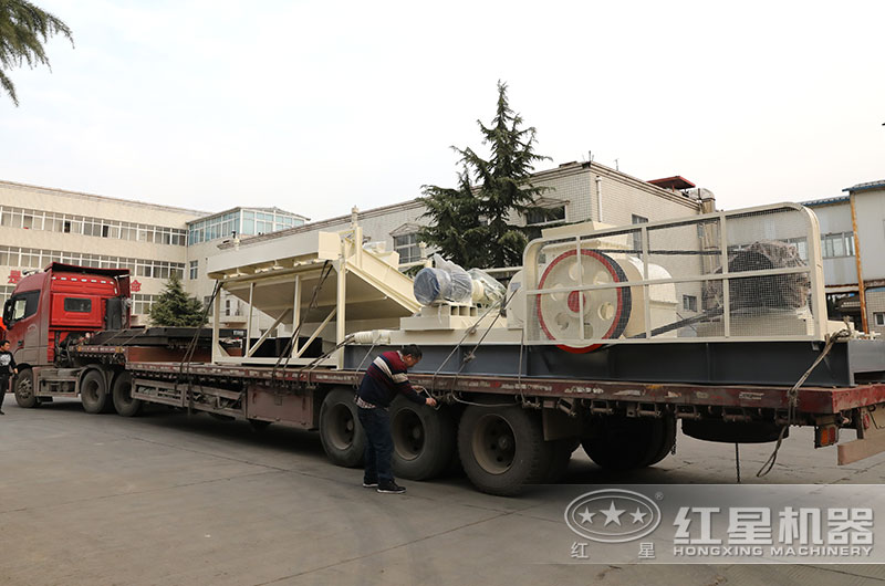 對輥破碎機發往客戶現場 對輥破碎機發往客戶現場