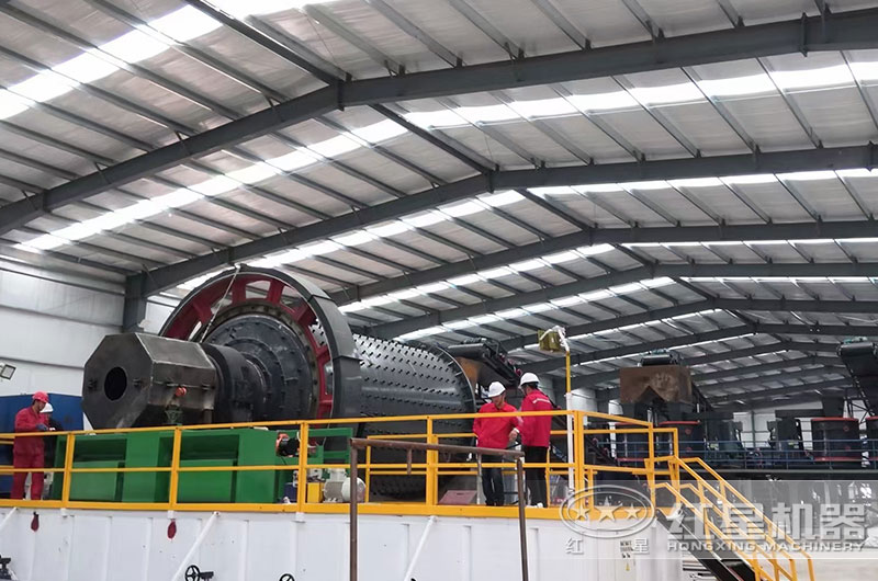 球磨機作業(yè)現(xiàn)場實拍 球磨機作業(yè)現(xiàn)場實拍