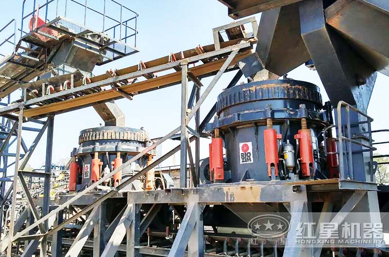 300圓錐破碎機(jī)作業(yè)現(xiàn)場(chǎng)實(shí)拍 300圓錐破碎機(jī)作業(yè)現(xiàn)場(chǎng)實(shí)拍