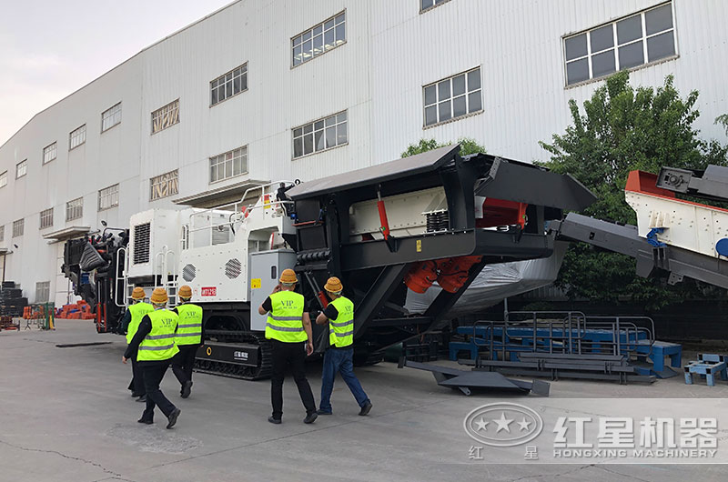 客戶來廠參觀可移動破石子機設備 客戶來廠參觀可移動破石子機設備