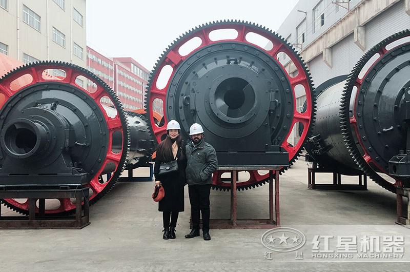 客戶來廠考察參觀球磨機(jī)設(shè)備 客戶來廠考察參觀球磨機(jī)設(shè)備