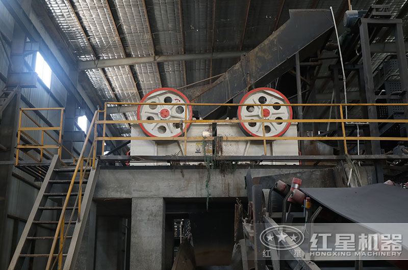 鄂破機(jī)作業(yè)現(xiàn)場(chǎng) 鄂破機(jī)作業(yè)現(xiàn)場(chǎng)