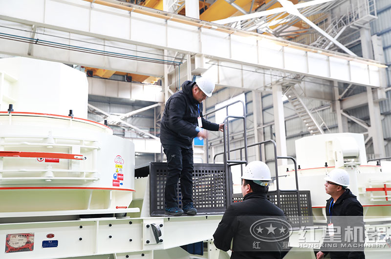 客戶來廠考察沖擊碎石制砂機(jī) 客戶來廠考察沖擊碎石制砂機(jī)