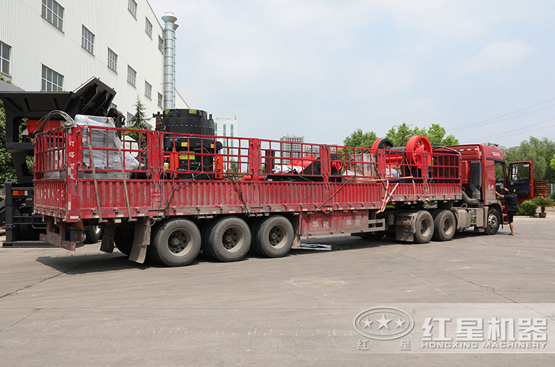 紅星300圓錐破碎機(jī)整套設(shè)備裝車(chē)發(fā)貨現(xiàn)場(chǎng) 紅星300圓錐破碎機(jī)整套設(shè)備裝車(chē)發(fā)貨現(xiàn)場(chǎng)