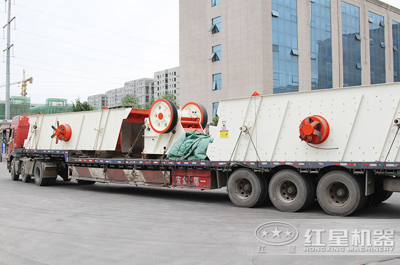 紅星成套打石頭機器裝車發貨現場 紅星成套打石頭機器裝車發貨現場