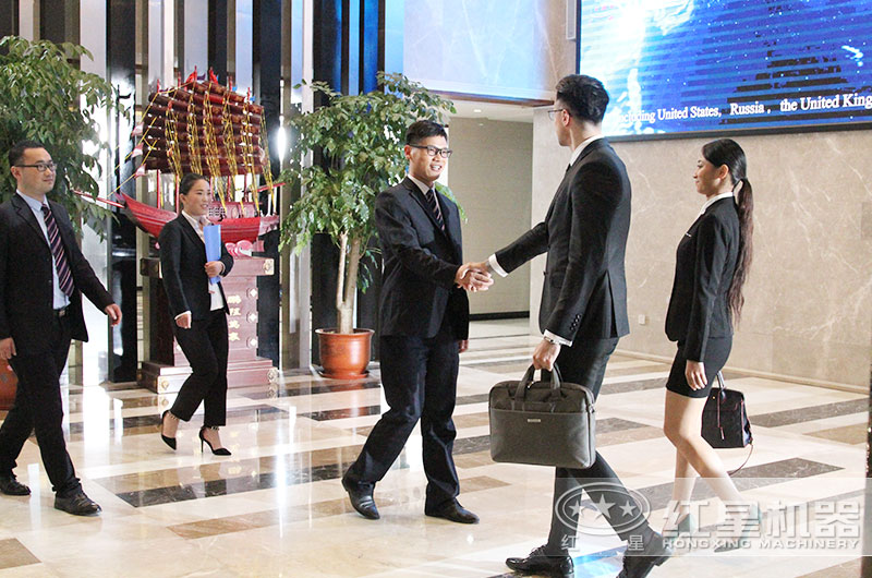 客戶來廠參觀反擊破設備 客戶來廠參觀反擊破設備